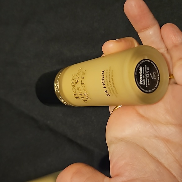 Too Faced Born thus way Matte 24 hrs - Picture 4 of 4